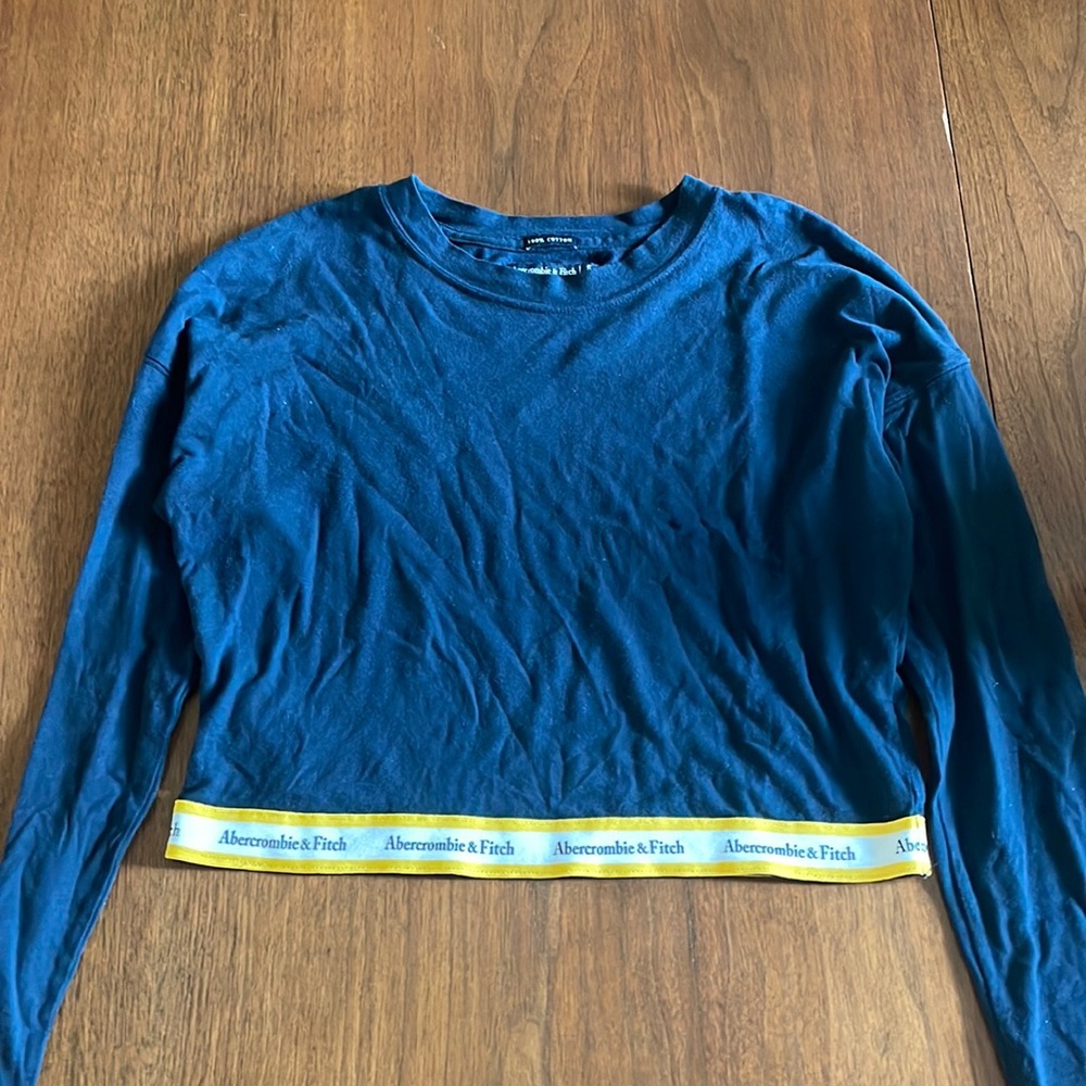 black abercrombie & fitch cropped long-sleeve